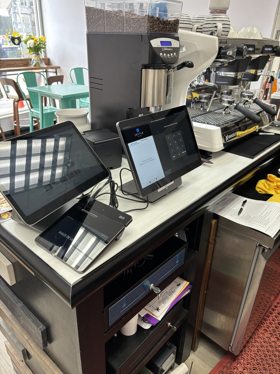 NicoleDAda22089's tweet photo. Don’t be a Square🙅🏼‍♀️❌ 
Be cool and get @SkyTabPOS 😎‼️
Welcome to the @Shift4 family Dulce De Leche Cafe located in Chicago, IL 
☕️🍳 https://t.co/rHoAAs7Ufd