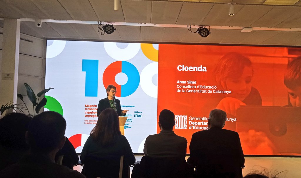 Som a la celebració #10anysMagnet 
La consellera <a href="/AnnaSimo/">Anna Simó Castelló</a> en destaca el compromís.
Per part de tots els agents que hem d'aconseguir la dessegregació escolar: inspecció, serveis territorials, municipis, Departament...
Gràcies per deixar-nos formar part d <a href="/aliancesmagnet/">Aliances Magnet</a> ♥️