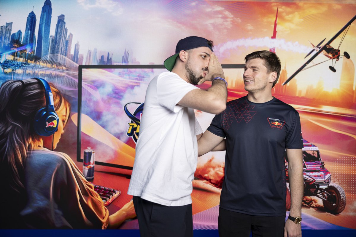 M0veMind's tweet photo. Irmão, tens aqui um adversário a altura!  Finalmente consegui mostrar o meu talento.
@Max33Verstappen pega um 🏎️💨 gajo 5* esperem para ver o vídeo e, já agora…
Foi o meu colega de equipa no fifa 😁
@redbullPOR @redbullgaming https://t.co/vAPnlNIiRl