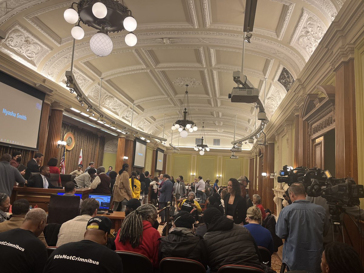 Another packed house @councilofdc and going on a 2.5 hour delay before final vote on massive crime package #SecureDC. Lots of amendments this time around including putting DNA collection back in bill and offering social services to people in “drug free zones” @wusa9