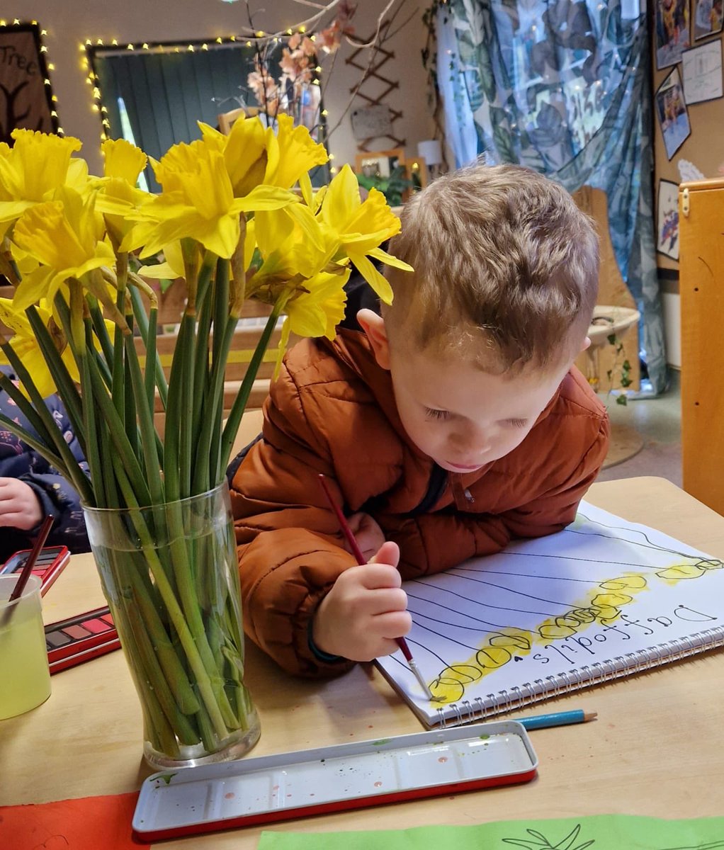 ALCroseheyworth's tweet photo. Spring has sprung and our little Nursery superstars have been busy painting beautiful daffodils @ALC3to16 https://t.co/l8HJy4CkEc