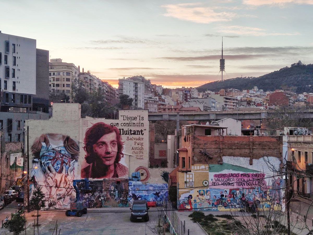 "No hi ha suficients murs a la ciutat per tots els delinqüents que hi ha hagut a la història de Barcelona" el Conseller del PP de Gràcia, referint-se al mural de <a href="/rocblackblock/">roc blackblock</a>. Als hereus directes dels assassins d'en Salvador els hi molesta la memòria: continuarem lluitant ❤🖤