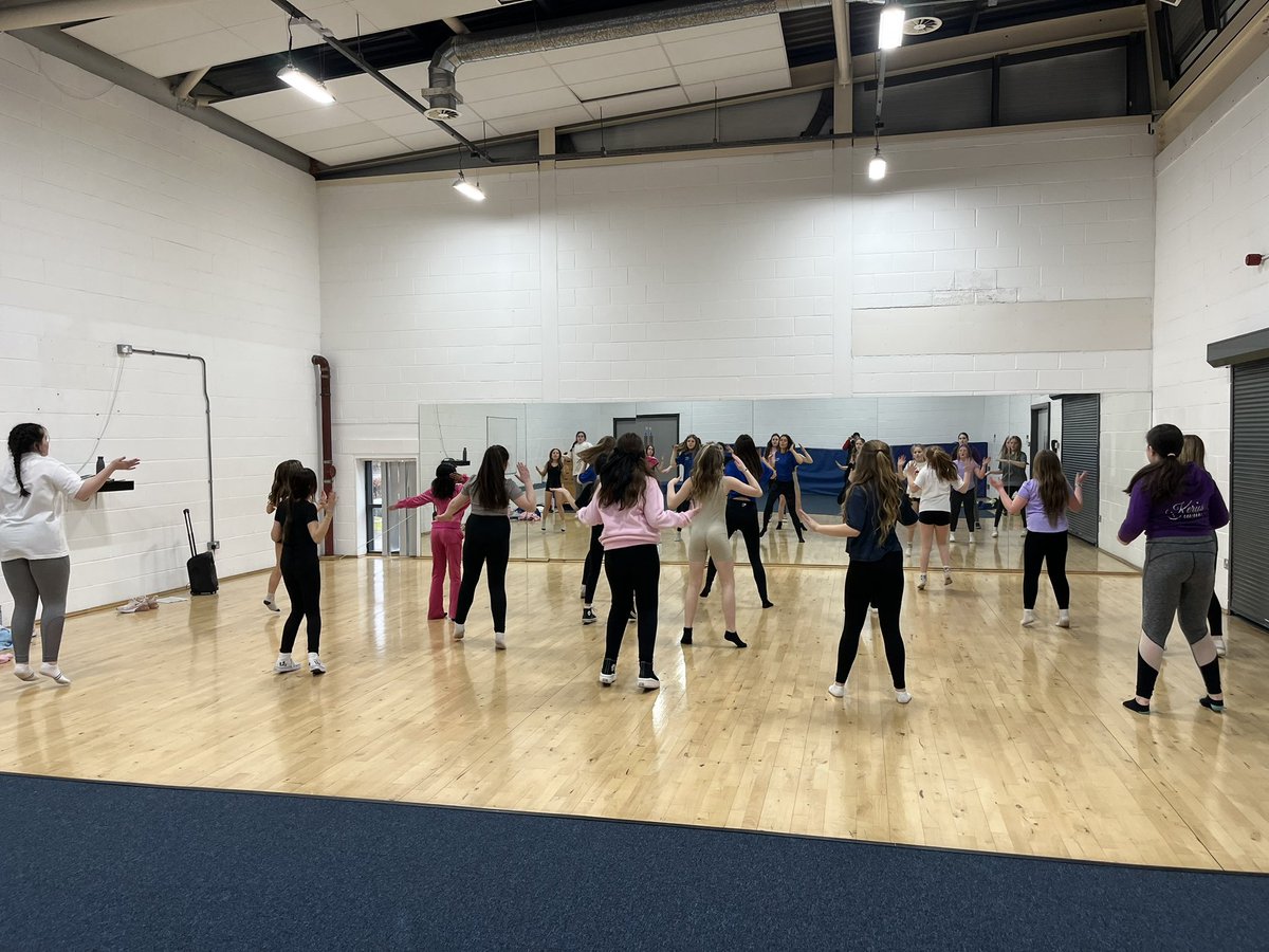 ASC_Steph's tweet photo. An amazing first night of our latest block of cluster multi-sport with over 5️⃣0️⃣ children taking part in dance, swimming, dodgeball &amp; rollerblading! 🤩

Big thank you to @Mrs_Buchanan &amp; our fab @Boness_HWB leaders! 👏

We still have space in swimming &amp; rollerblading! https://t.co/gGr6dIeFkh