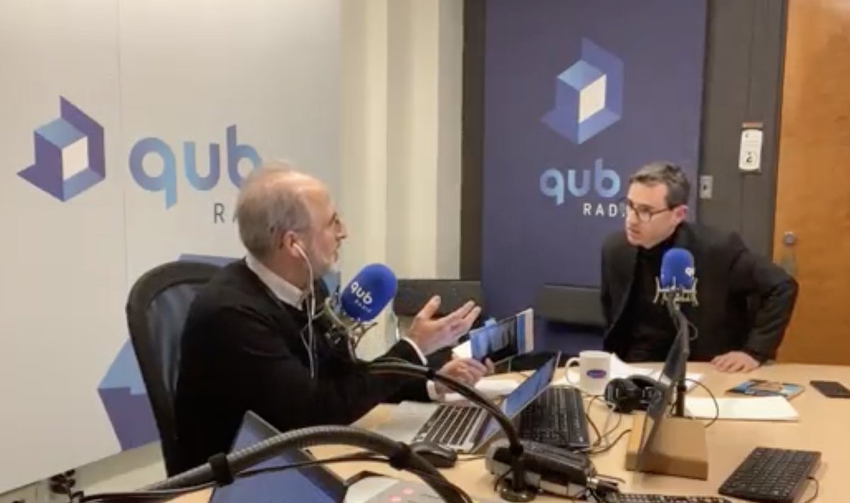 «Du Côté des classiques», club de lecture de #LHSLC @QubRadio, avec @CtGabriel8, recevait le député @pascalpparadis. Une heure d'échange + débat sur «Égalité ou indépendance», livre-manifeste de Daniel Johnson, publié en 1965. omny.fm/shows/l-haut-s…