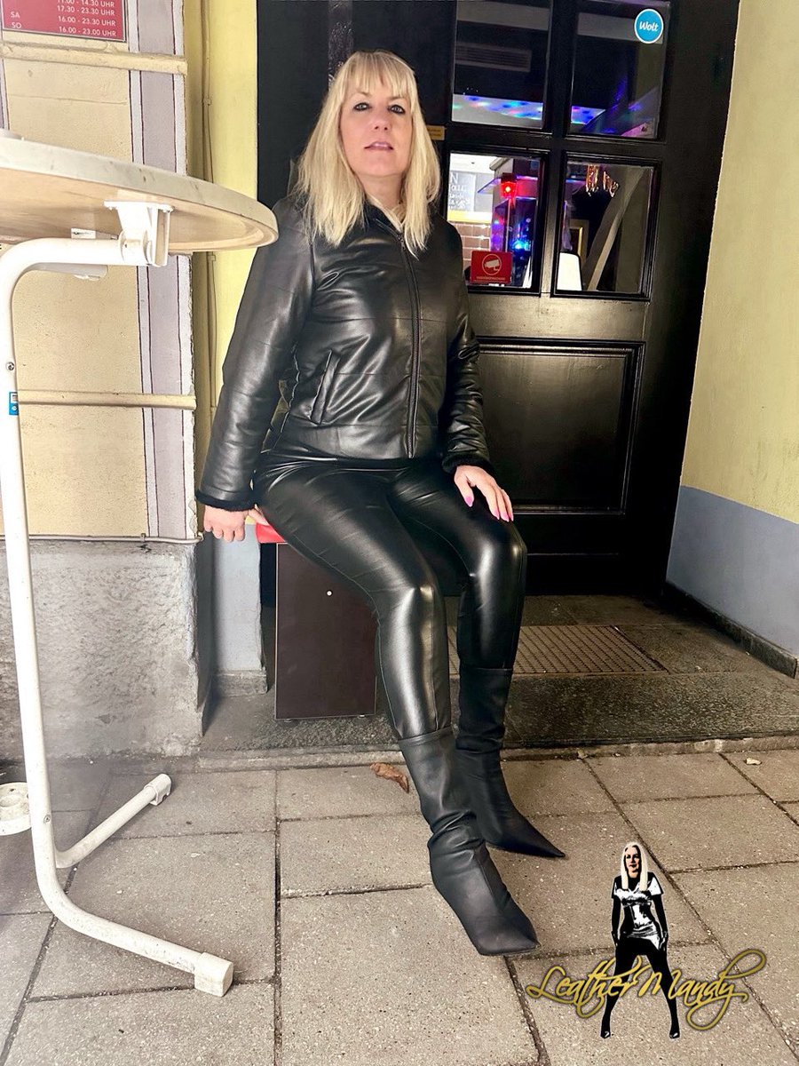 Greetings from the Zillertal!🖤 #leather #leatherpants #leatherdaily #leatherfashion #leatheroutfit #ootd #outfitoftheday #outfitstyle #boots #shiny #leder #lederhose #lederstiefel #leatherlegging #leatherfashion #lederleggings #lederoutfit #ledermode #heels #highheels