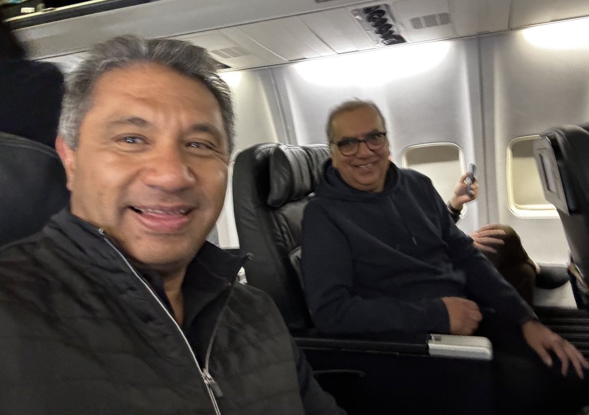 zkerravala's tweet image. Hey, hey. Look who is on my ⁦@united⁩ flight to Vegas! ⁦@AnuragTechaisle⁩ ⁦@HP⁩ #apc24