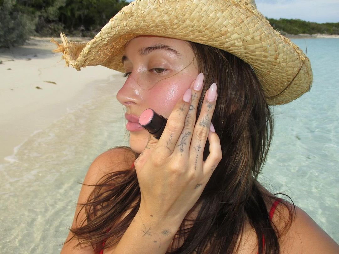 madeoflavenderr's tweet photo. skin, nails, blush✨✨✨ https://t.co/qxqZeZfHQO
