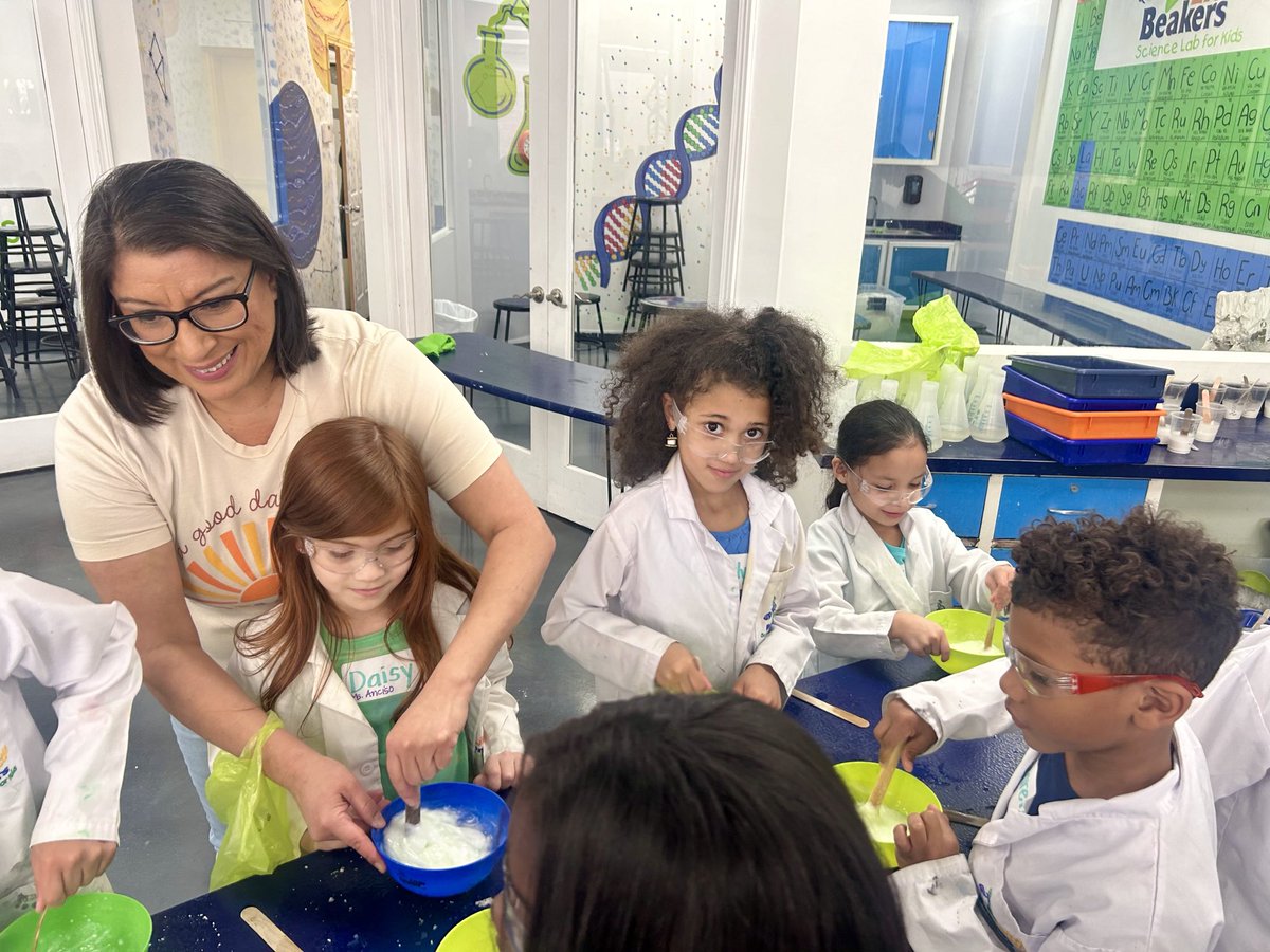 Field Trip Fun at Little Beakers 🥼🧪🔬

#TogetherWeSwarm #BringTheMagic #ImAScientist 
@CFISDPK1 @CyFairYeager @tylerhartCyFair @Ms_Margreiter @MelissaAnciso