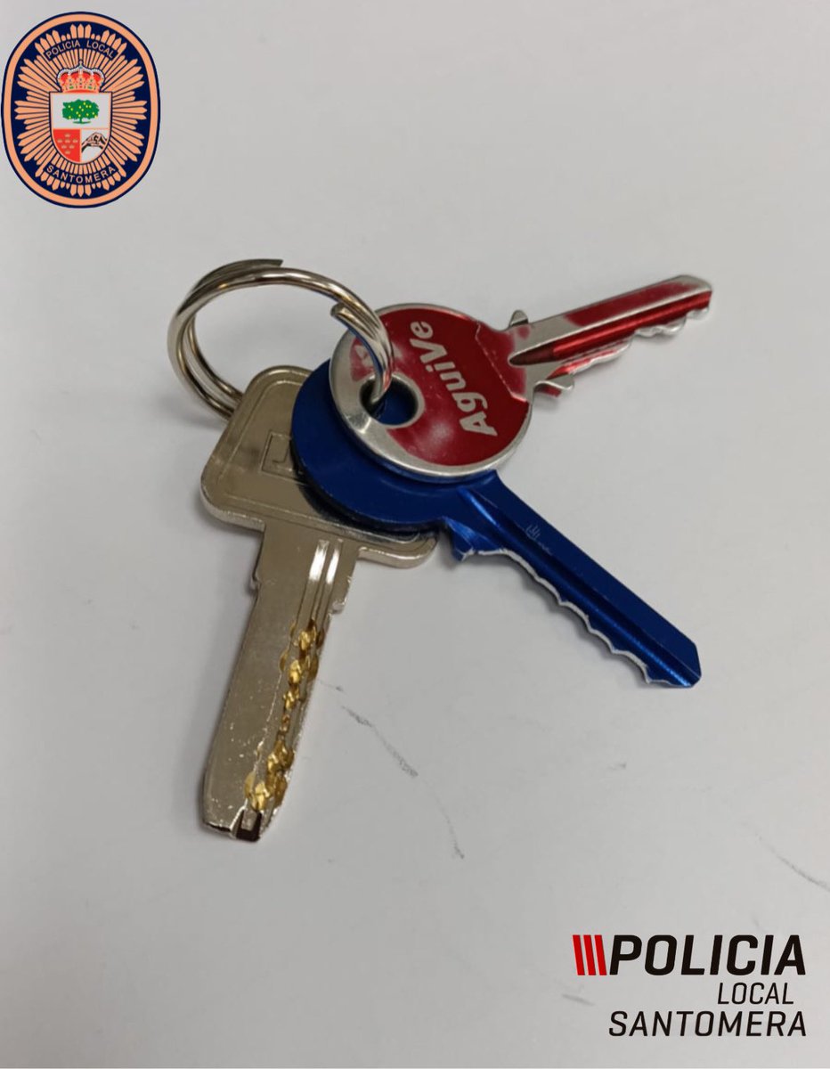 PLSantomera's tweet image. 🔑 Llaves encontradas en la vía pública en la zona de la Avda Emiliano Saizar 

🚔 Si son tuyas ponte en contacto con nosotros 

✅ Comparte esta publicación y ayúdanos a encontrar a su propietari@