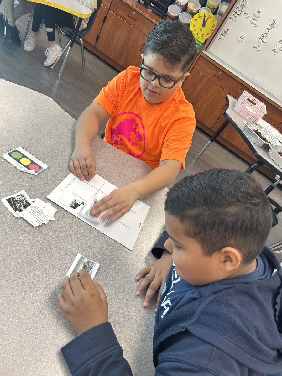 PPatterson_2017's tweet photo. Day 2:
I was at our Science Rockin’ Review getting some awesome planning done, thanks to @mvelarde_CI ! My awesome SCEI, @POchoa_JCE took over for me and lead our scholars in formation of fossil fuels and all the layers involved! I also see @lead4ward strategies! #buffgamers https://t.co/ds6G51VETb