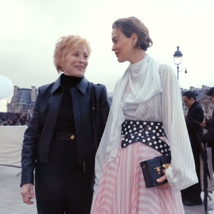 sarahpaulsbean's tweet photo. The way Sarah Paulson &amp; Holland Taylor look at each other pls! #LVFW24 https://t.co/btdHV6xAK8
