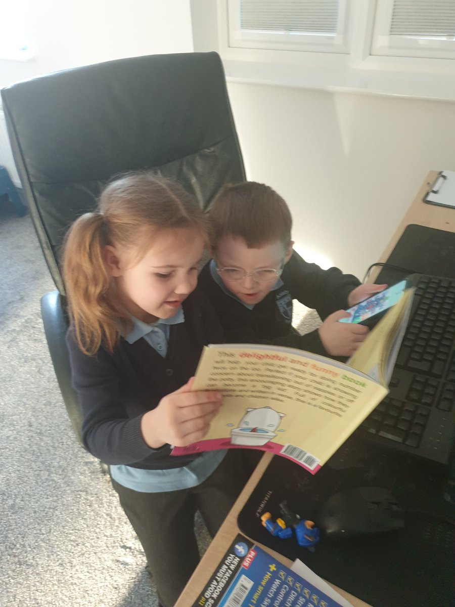 Amelia reading with her friend @AnlabyPS #teamrosen #teaminkpen @Lee33479