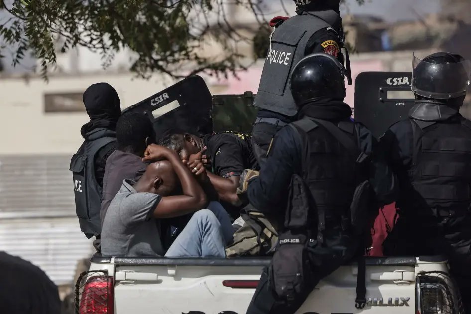 #Senegal: Amnesty Bill Opens Door to Impunity “Any amnesty that entrenches impunity by absolving gvt and security force officials’ responsibility for serious human rights violations is incompatible with Senegal’s national and int'l obligations.” hrw.org/news/2024/03/0…