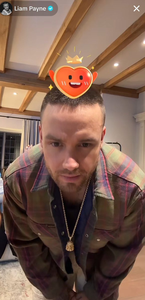 KStomska's tweet photo. You slayed some of the outfits. TT live was so good ♥️♥️♥️♥️
#liampayne #fittingsession
#Teardrops https://t.co/zWFo6H1kDt
