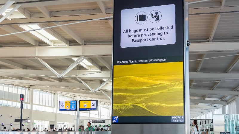 SEAYellowCab's tweet image. #TravelTuesday Tip: Make sure your international travelers arriving at @flysea know to grab bags first, before proceeding to Passport Control.

They can also book their surge-free #HelloYellow ride on the Seattle Yellow Cab app. 🚕
#FlySEA #SeaTac #SeattleWashington #pnw #travel