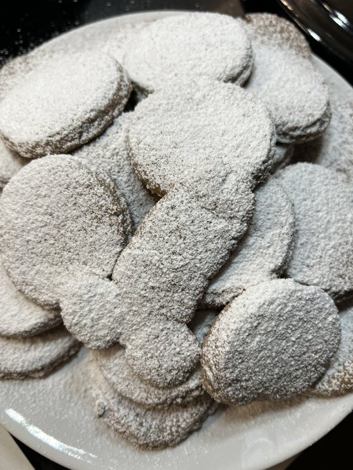 Will you try my cookies or try me? 🥺💞 https://t.co/xNvK3F8AV4