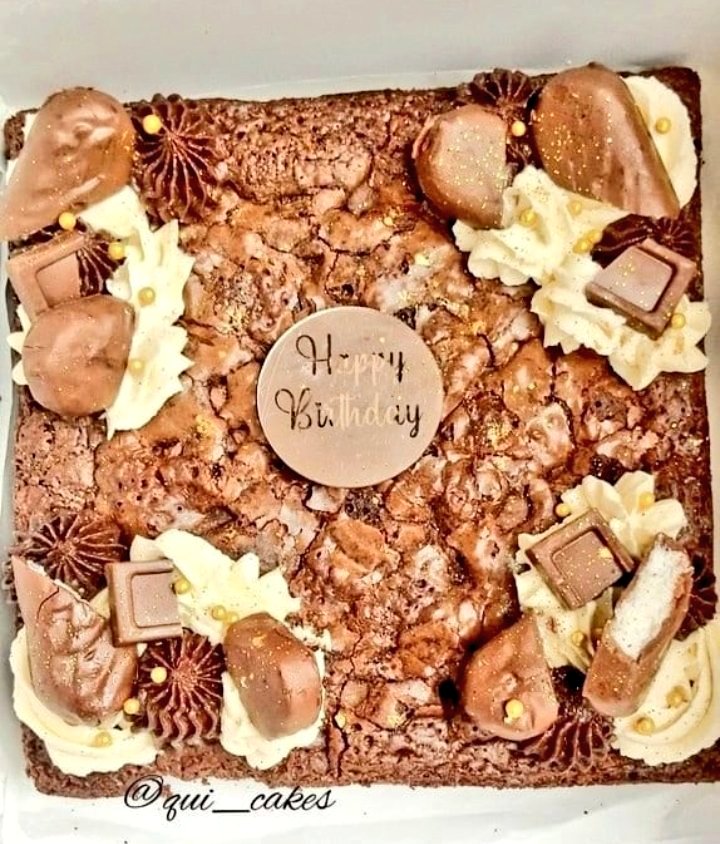 thelabakeraji's tweet photo. We are due for a re-introduction 😊

My name is Omolabake and I run @Qui_cakes, your one stop shop for all things delicious cakes and treats in Lagos.

From celebration cakes to banana bread, treatboxes, dessert bowls, brownie etc, I am your plug 

Pls retweet and patronize https://t.co/Fxd5NsZAGN
