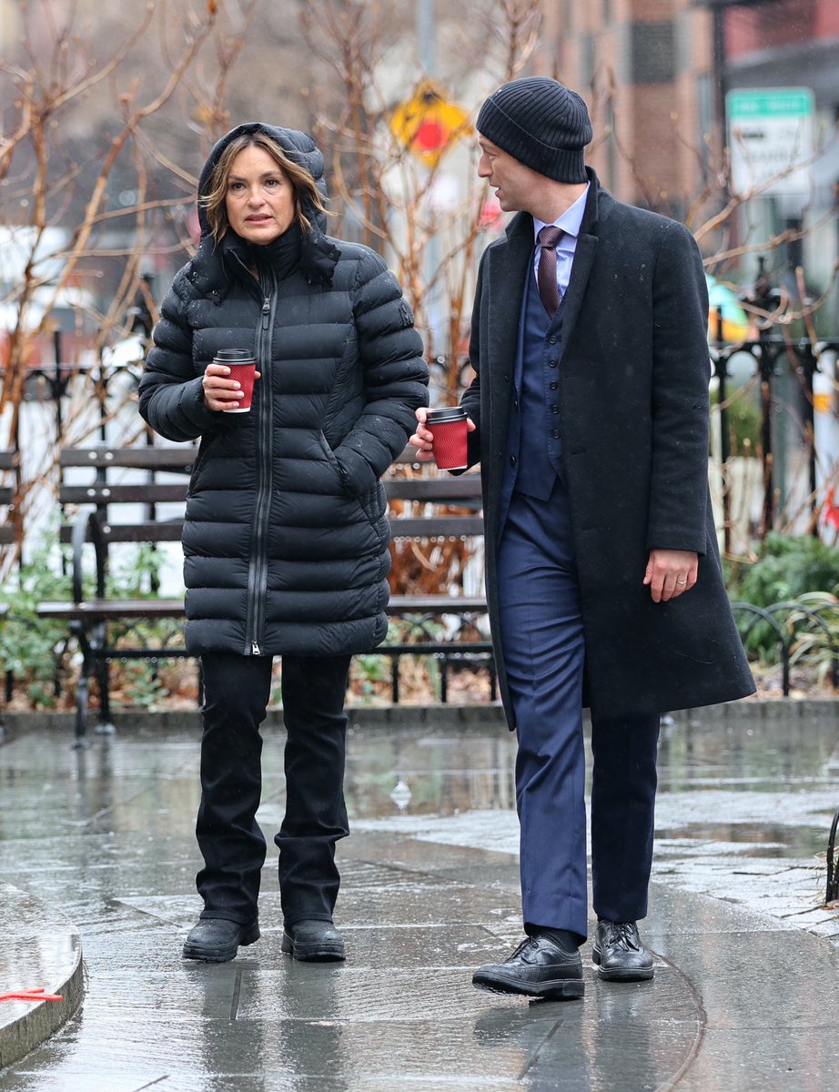 PHOTO THREAD | Mariska and Peter Scanavino on the svu set today

#svu #svu25 #lawandordersvu #mariskahargitay