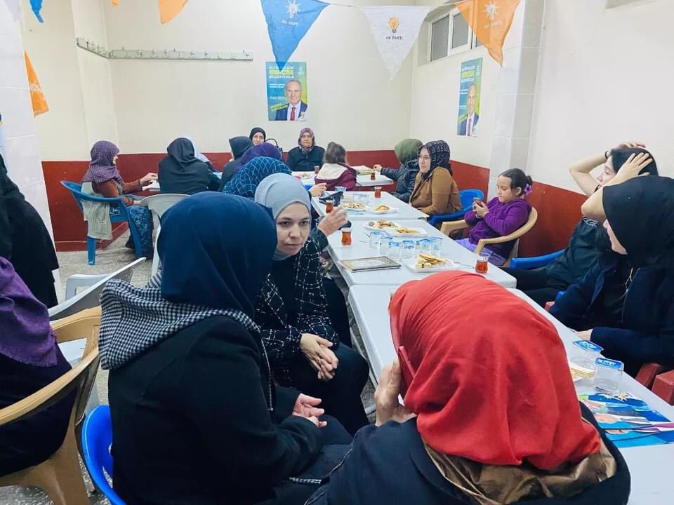 #Kadınlarımız en büyük gücümüz…

Ak Partimizin Kadın kollarımız seçim büromuzu her gün tam kadro dolduruyorlar. Allah razı olsun kendilerinden.

#HazirizKararliyiz
#AltıntaşYüzyılı