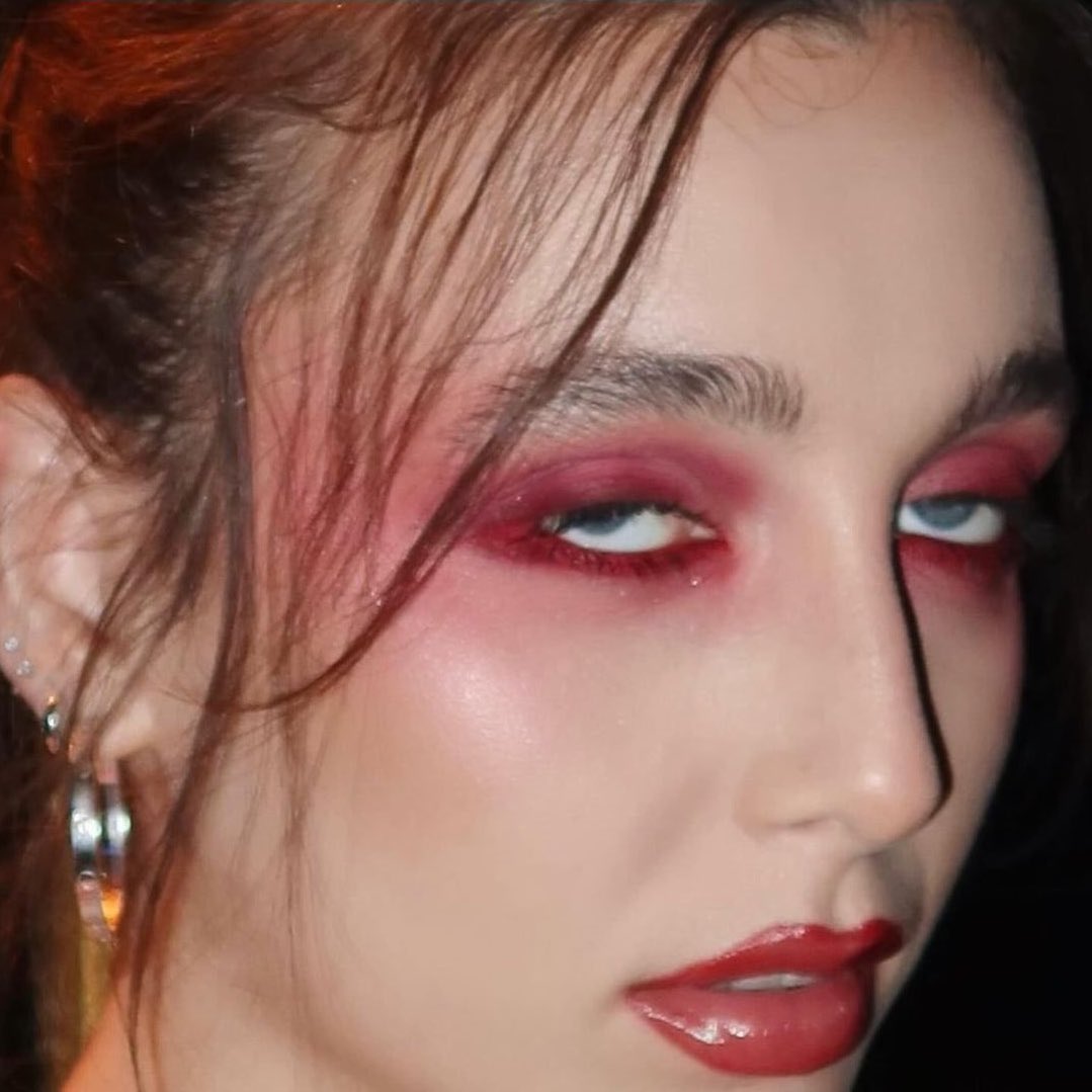 emma chamberlain fashion week makeup looks