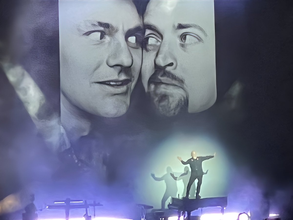 bunnyhuggerpro's tweet photo. @BillBailey Thank you for the laughs last night. Topped off my husband 40th birthday beautifully! Thank you Sir! Always love when you give a nod to Sean, who we were lucky to see years ago and loved also #legend #funnyman #ripseanlock https://t.co/mRiZtGV21K