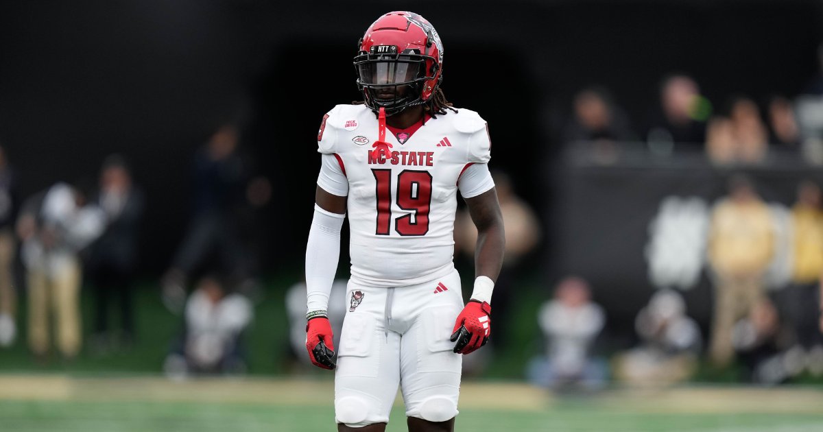 NC State safety Bishop Fitzgerald is now the veteran of the position group. He has embraced his leadership role within the safety group. 'The guys, they're rolling with me, so it feels good.' On @BalloutBishop: on3.com/teams/nc-state…