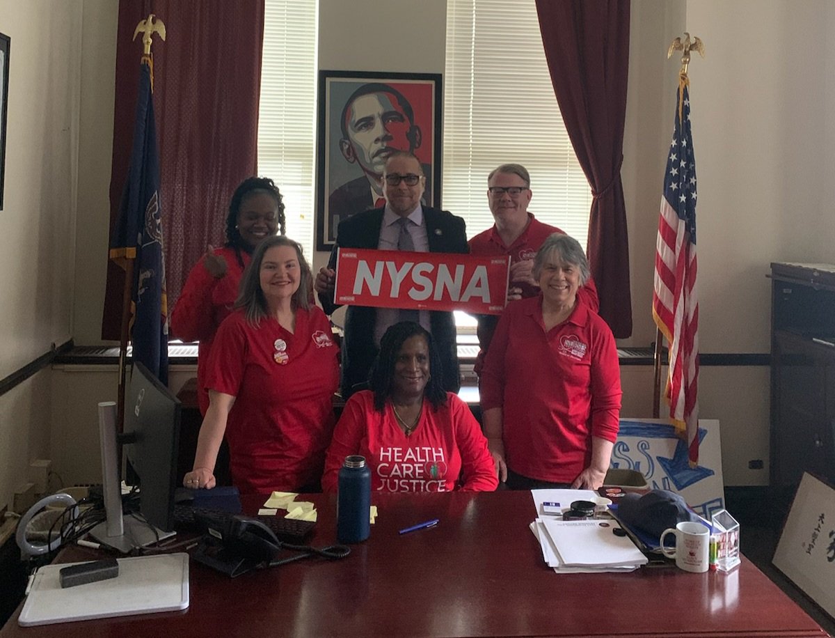 Our NYS Senate Healthcare chair and champion listens to nurses!! #SafeStaffingSavesLives #NYHealthAct #NYSNALobbyDay2024