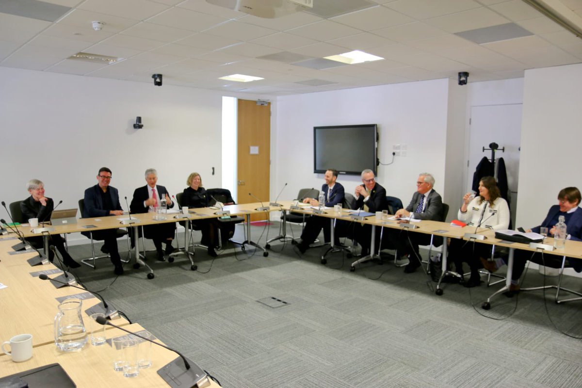 AusHCUK's tweet photo. Delighted to meet with @MayorofGM @AndyBurnhamGM &amp; @DeputyMayorofGM Kate Green today in Manchester, together with Australian State government representatives, to discuss trade and investment opportunities between Greater Manchester and our Australian States 🇦🇺. https://t.co/zStz6XMmd3