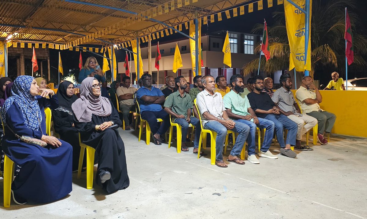 މިއަދު މެންދުރުން ފެށިގެން އިރުއޮއްސެންދެން ދޮރުން ދޮރަށް ކެމްޕޭން ހިންގުމަށްފަހު، މިރޭ އަނެއްކާ ކެމްޕޭން ޓީމާއެކު ބައްދަލުކޮށްލަން އައިއިރުވެސް ފުވައްމުލަކު ދެކުނު ދާއިރާގެ ކެމްޕޭން ޓީމް އޮތީ ޖޯޝާއި ފޯރިގައި. މިޖޯޝާ ފޯރީގައި ކުރިއަށްގޮސް މިސްރާބު ހަމަމަގަށް އަޅުވަން، މަޖިލިސް