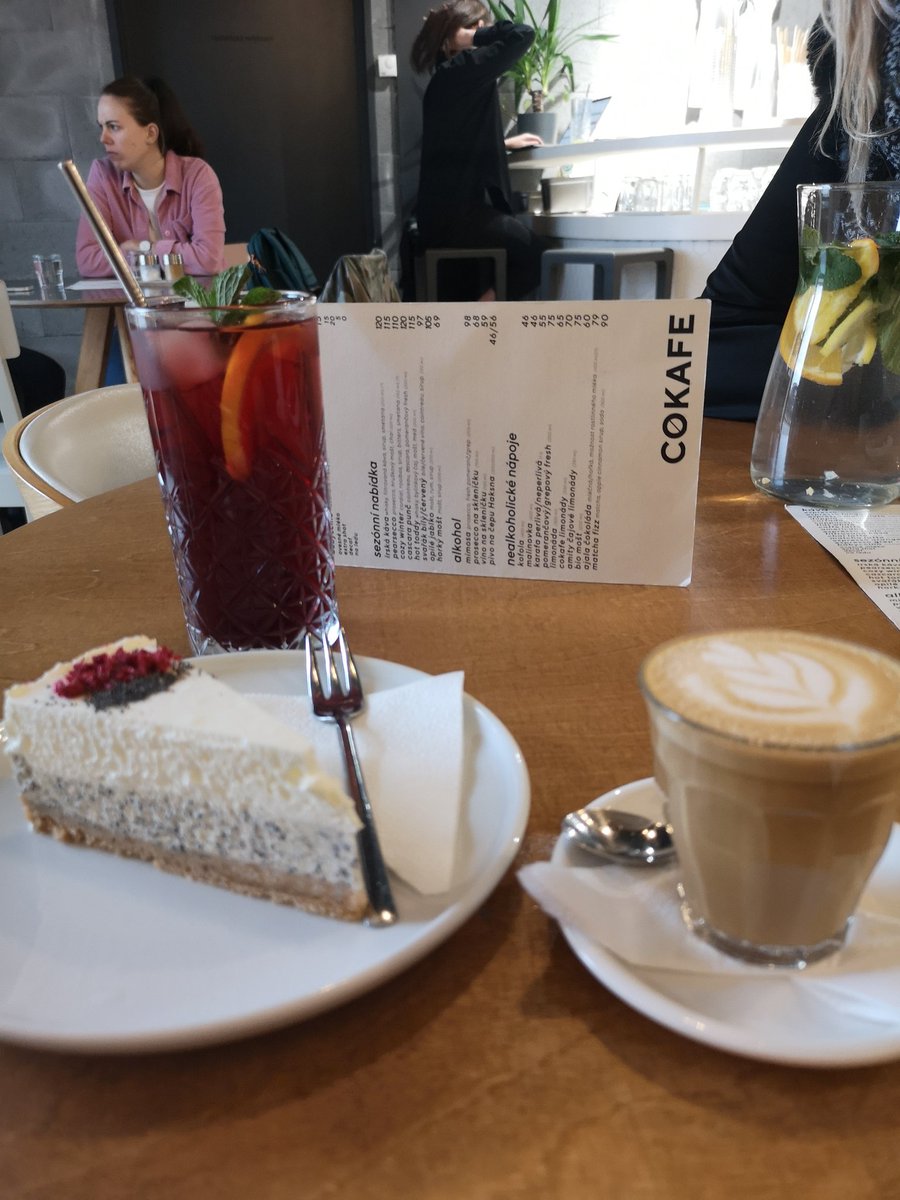 MayerovaMartina's tweet photo. #BOOSTRAVA ♥️

@COKAFE

Neskutečný makový cheescake a super setkání s bývalými kolegyněmi 😍 https://t.co/Dxl9LRSGH9