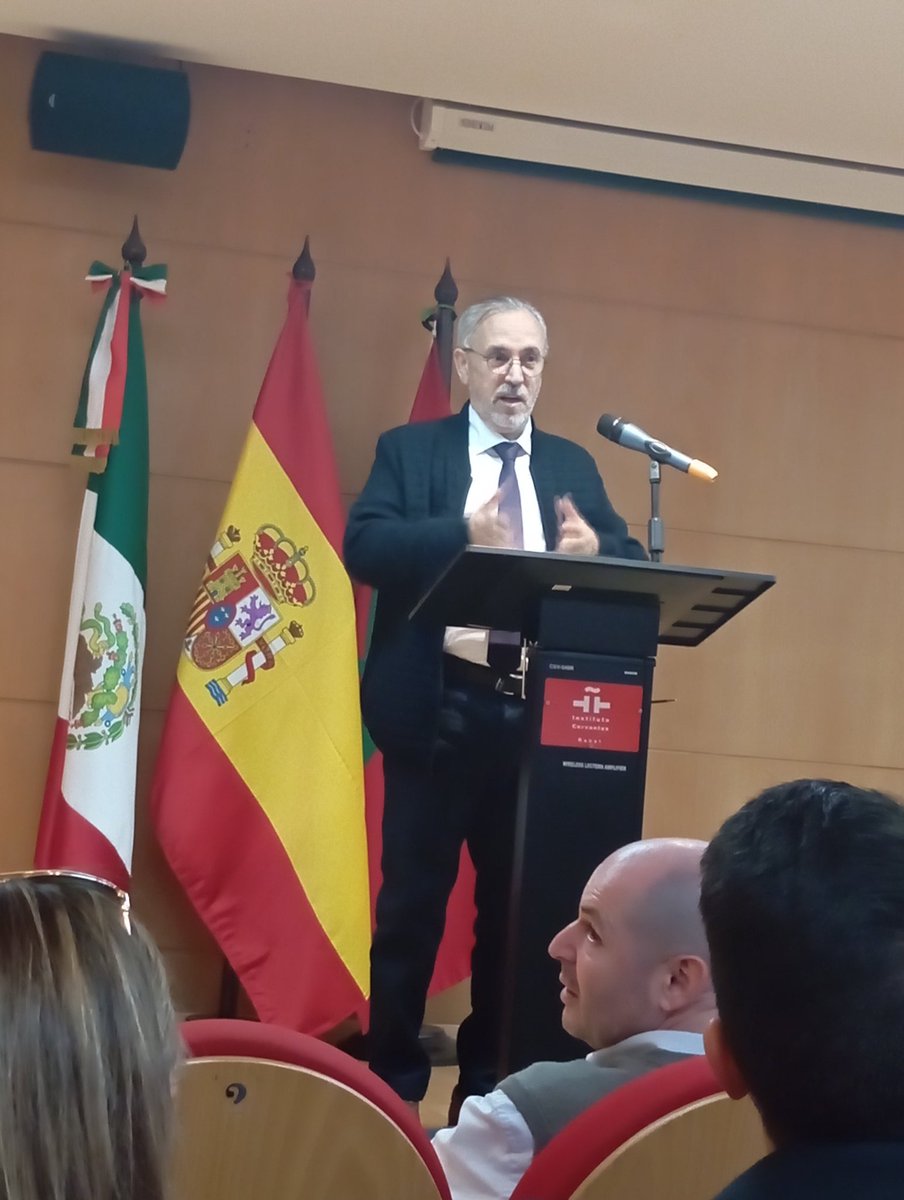 Un buen comunicador para hablar de las novelas y el hispanismo. Saïd Sabia es un catedrático de literatura española.