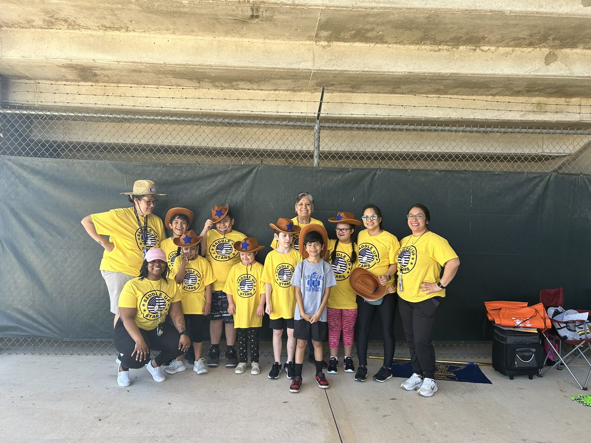 DeEstrada_'s tweet image. Special Olympics was sooo fun 🤍 #GostarsGo #MichaelElem