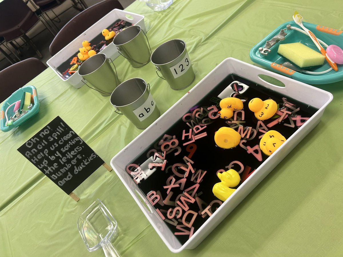 MsSanko123's tweet photo. Oil spill sensory bin sorting🟢🔵
Students had to dive into our water sensory bin and sort out the letters and numbers!! They loved having to clean off the objects with the sponge and toothbrush🧼🪣 https://t.co/gCnwca4uom