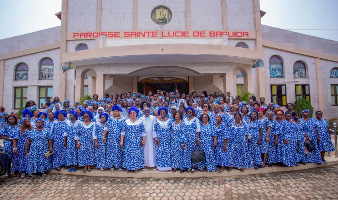 lawson_kayi's tweet photo. Messe d'actions de grâce pour le 1er anniversaire du Groupement des Femmes Vaillantes et Dynamiques du Grand Lomé( #GFVDGL) à la paroisse sainte Lucie de #Baguida. https://t.co/Os9yIlAxjc
