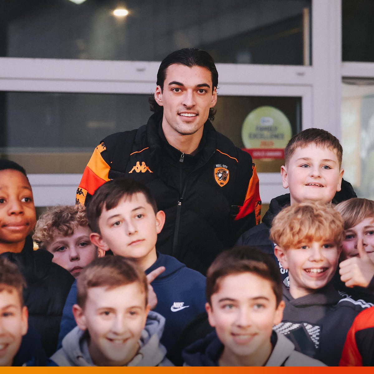 HullCity's tweet photo. No place like home! 👊 

#hcafc https://t.co/5JqvDxesfk