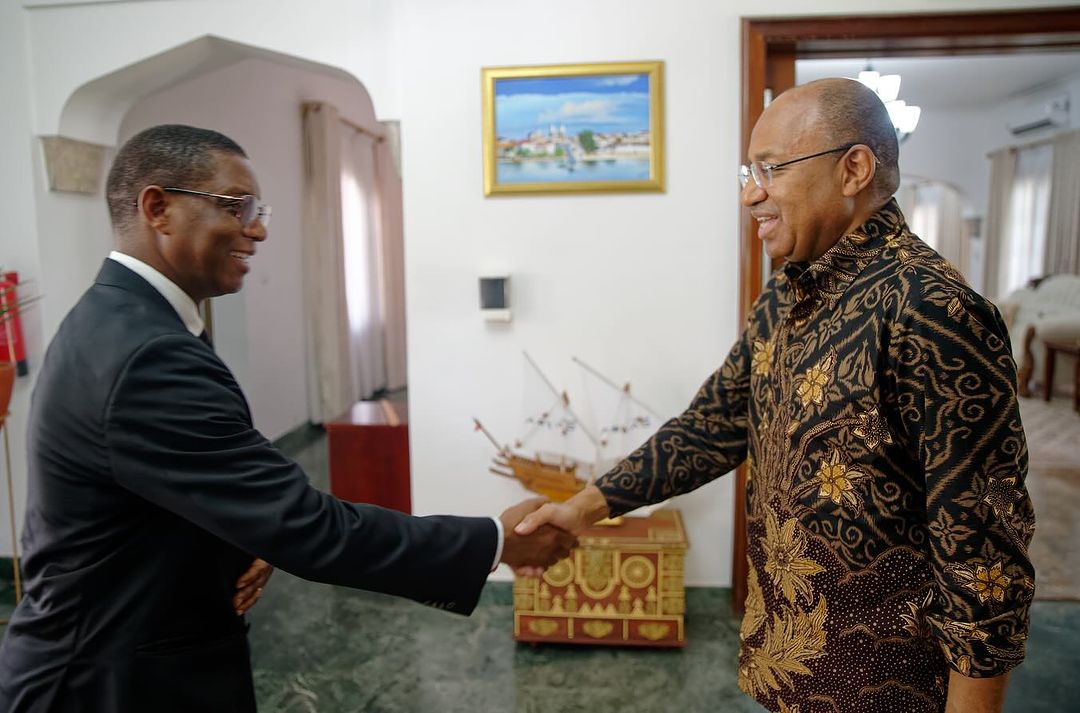 Gavana wa Benki Kuu ya Tanzania, Bw. Emmanuel Tutuba amemtembelea Rais wa Zanzibar na Mwenyekiti wa Baraza la Mapinduzi, Mhe. Dkt. Hussein Ali Mwinyi, na kutoa salamu za pole kufuatia kifo cha Rais Mstaafu wa Zanzibar na Jamhuri ya Muungano wa Tanzania