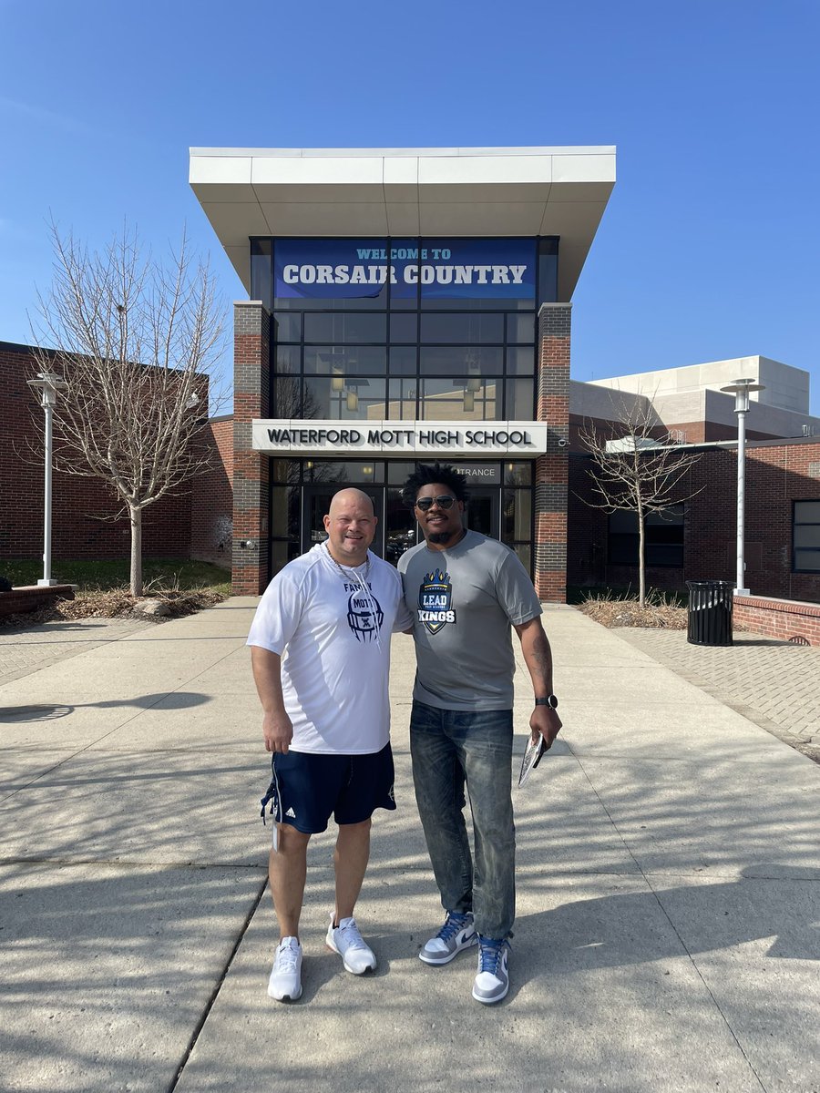 LEADPrepAcad's tweet image. Thank you @CoachFahr for introducing us to some future @LEADPrepAcad ballers yesterday! #ThePROG24M