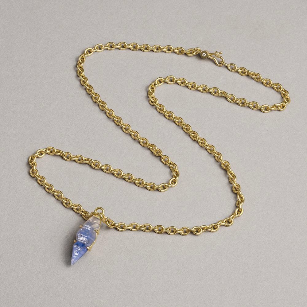 Sapphire crystal necklace I hand fabricated completely in 18k gold with my signature clasp set with two diamond accents.

#sapphirecrystal #goldsmith #gold #jewelryclasp