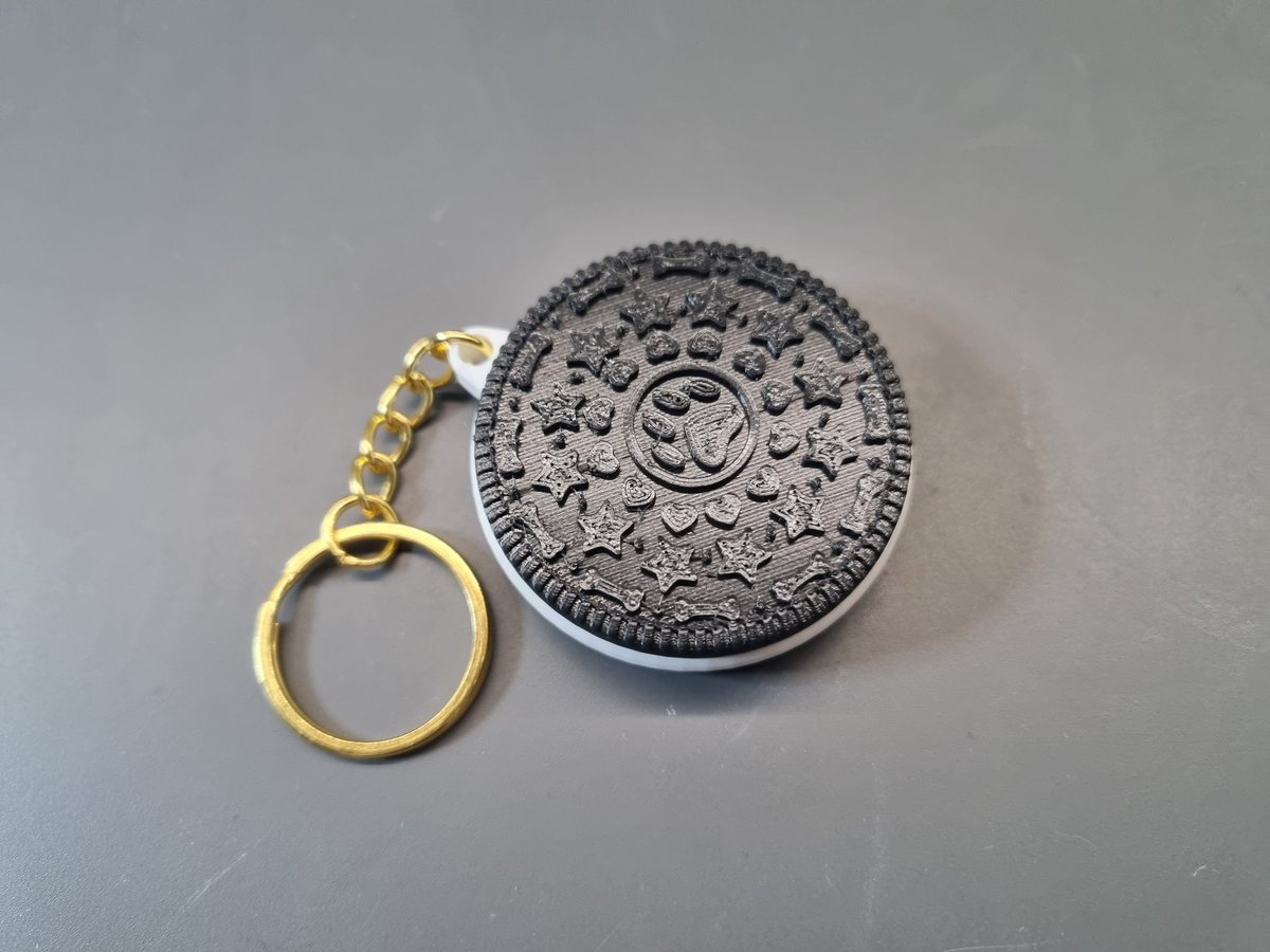 Egylon's tweet photo. Annoying cookie clicker keychain made by @Zaliphyr and me. https://t.co/O2SZHcF2bk