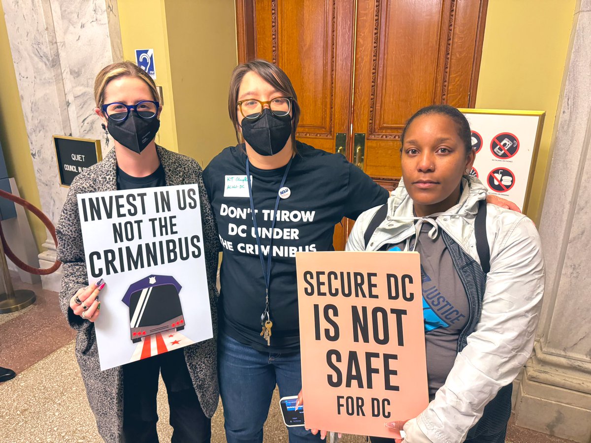 ricebilldc's tweet image. Against #SecureDC: KT from @ACLU_DC &amp;amp; two colleagues w sign