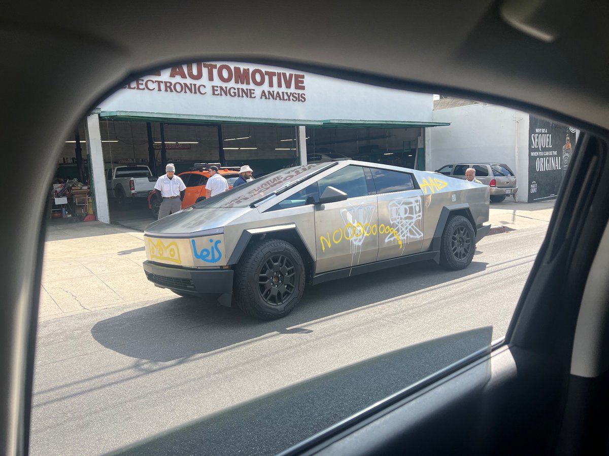 copecopecope's tweet photo. Saw my first cybertruck in the wild today https://t.co/inwtgub0zR