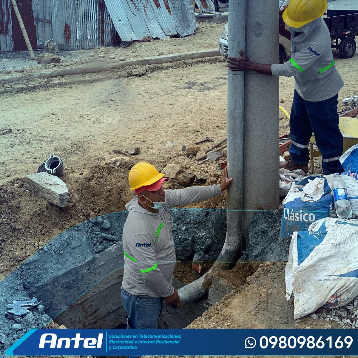 Antel_ec's tweet photo. Bajantes de media tensión. https://t.co/LY4IpTtEHB