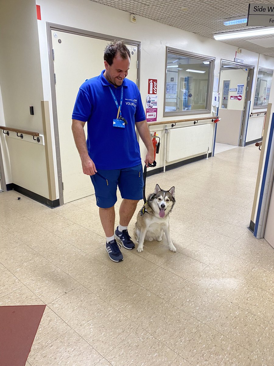 Tonight was Benji (and of course Elliott’s) last visit to the TOPIC wards 😢 before they move to pastures new. I have tried to persuade Elliott to commute but he’s not keen! 😂 Thank you for the hand baths and cuddles Benji we will miss you! 🐾🐶