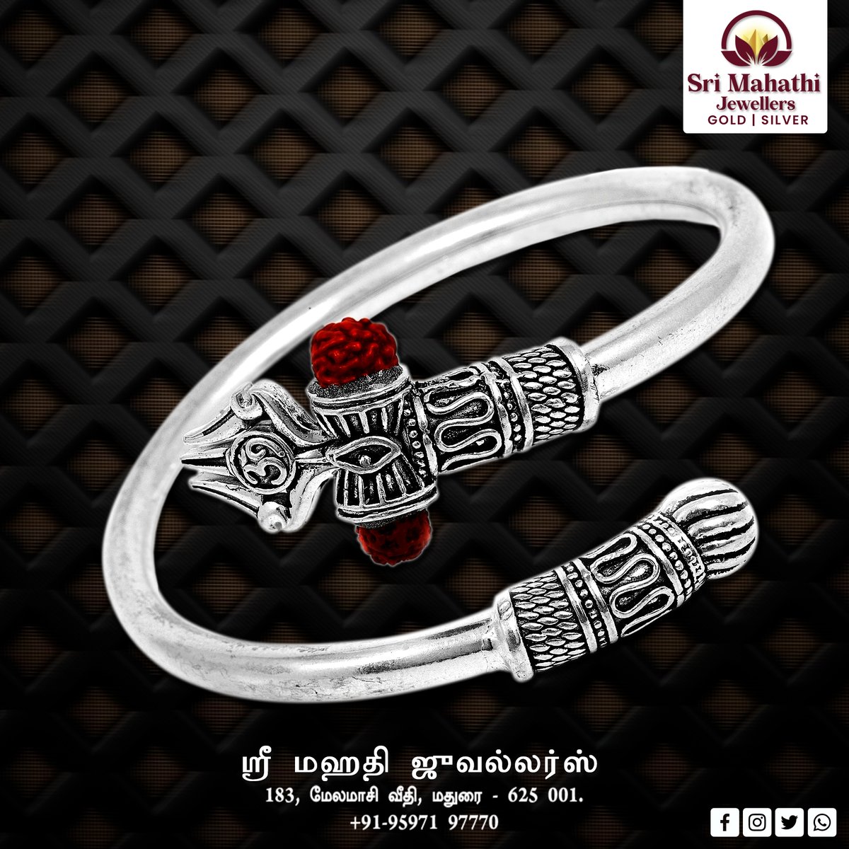 srimahathimdu's tweet image. Silver thirsul men's braclet from the house of Sri Mahathi Jewellers - Madurai.
#silverbracelets #silverbraceletscollections #silverbracletsformen #silverthirsulbraclet #SriMahathiJewellers #SriMahathiJewellersMadurai