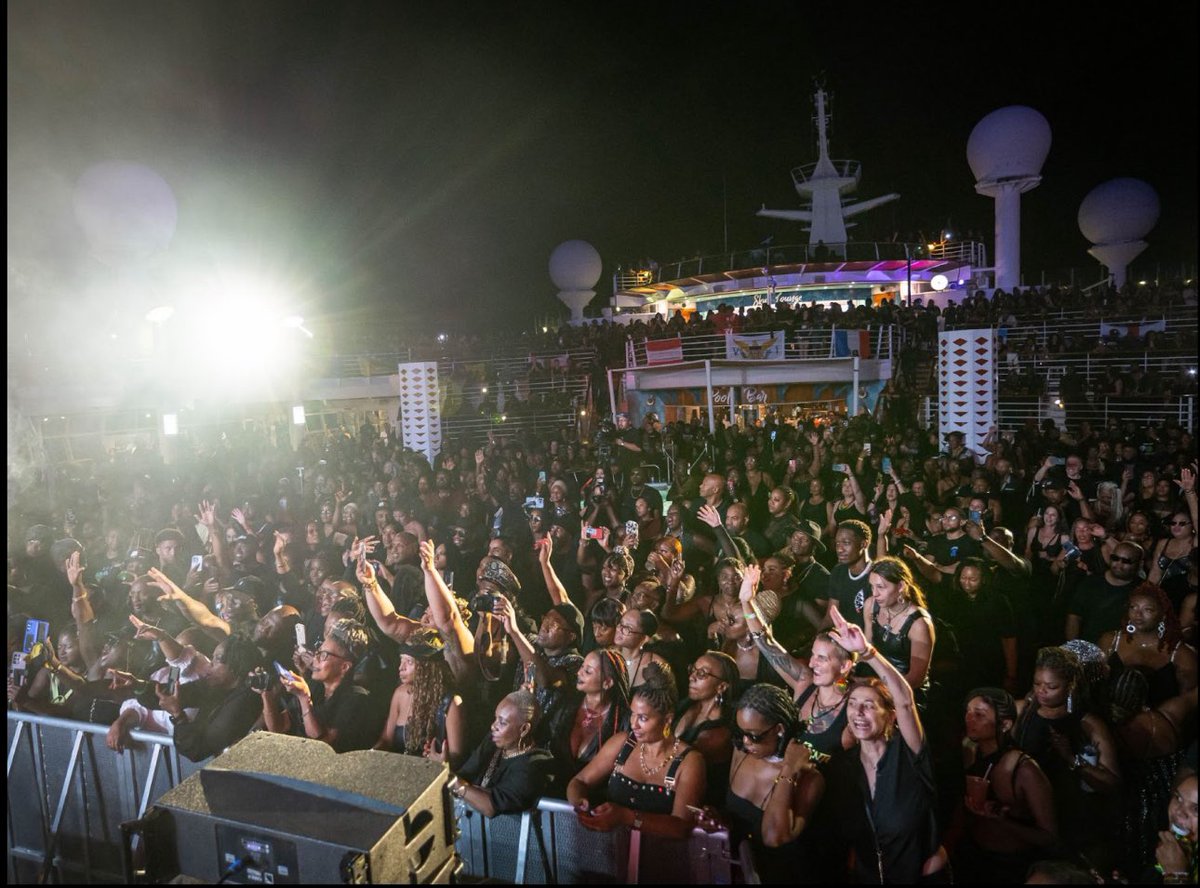 wtjrc's tweet image. Throwing it back to our first BlackOut⚫️ Night onboard #Jamrock2023

Share with us below, your favorite theme night ⬇️ 

📸: @iMTiZZyTOkYO 
#Jamrock2024 
#JamrockFashion
#ThemeNight
#BlackOutNight