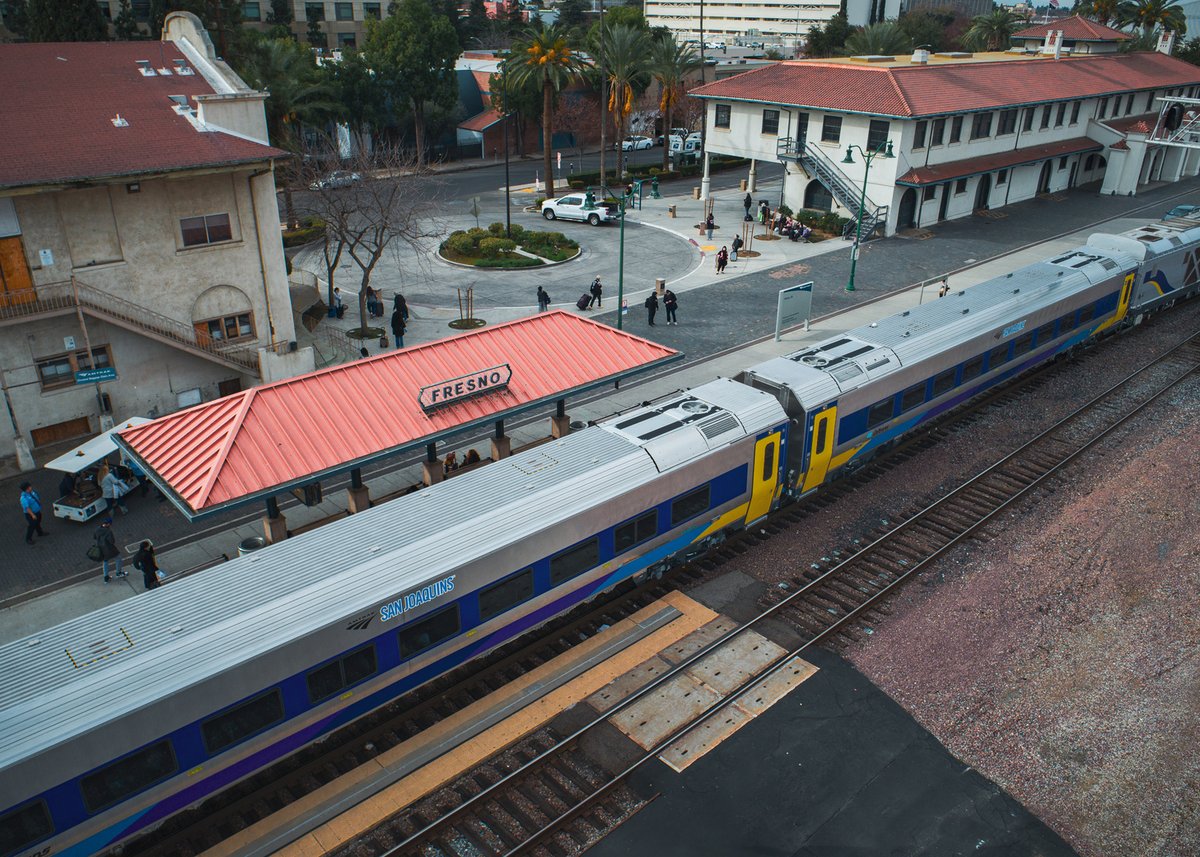 THEY’RE HERE 📢🚆 Amtrak San Joaquins’ all-new Siemens Venture Cars are *officially* in service! This launch has been years in the making, and we’re so excited for more of our riders to experience their updated features and comfortable amenities! (1/2) 👇