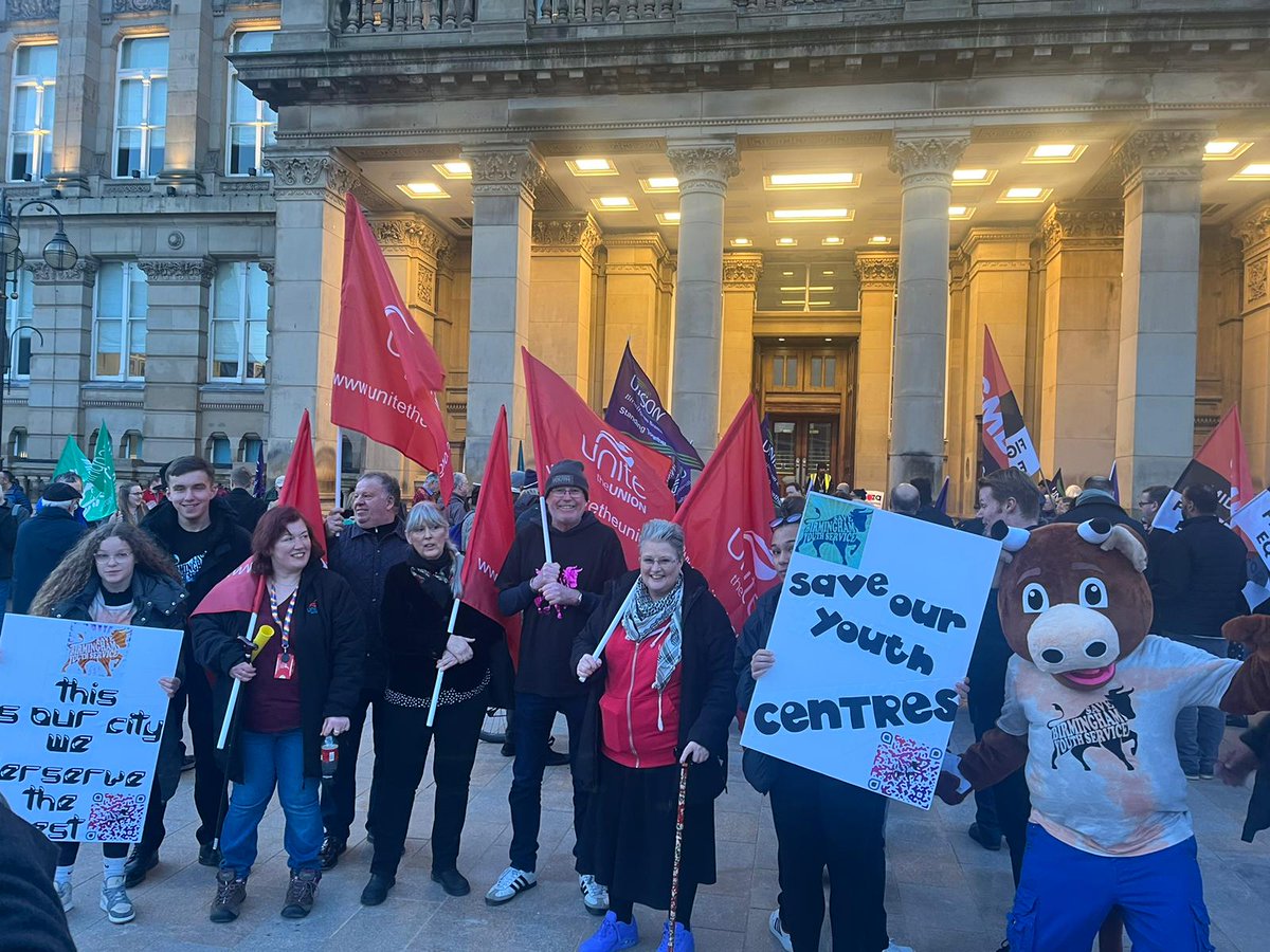 We were joined by @unitetheunion National Officer for Local Authorities, Clare Keogh at the rally to save Birmingham Youth Services. Sign the petition to stop the cuts to our vital youth services: chng.it/gjdfz7jrqn #SaveBirminghamYouthService