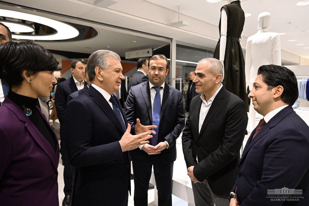 RaufKhalilov_'s tweet photo. We had an honor of His Excellency Mr. Shavkat Mirziyoyev, President of the Republic of Uzbekistan visiting our recently inaugurated Zara  store in Tashkent city Mall 
We had a chance to thank him and Uzbek Government for the support and shared our future plans in further expansion in fashion retail and F&B in 🇺🇿 
 @president_uz 
#sardagroup
