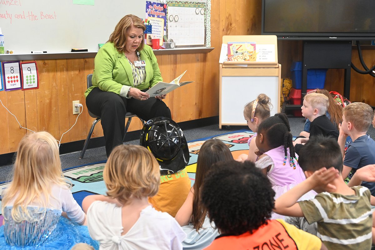 #CFISD Associate Superintendent Dr. Linda Macias visited @Telge_ELC this morning to read to @CyFairISD's young learners to celebrate #ReadAcrossAmerica! #CFISDSpirit