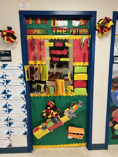 SevenOaksES's tweet image. Check out our beautifully decorated classroom doors celebrating Black History Month! Each door tells a unique story honoring the contributions of the Black community. #BlackHistoryMonth #ClassroomDecor #CelebratingDiversity